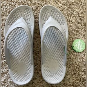 FUNKYMONKEY Women's Thong Flip Flop Ultra Soft Arch